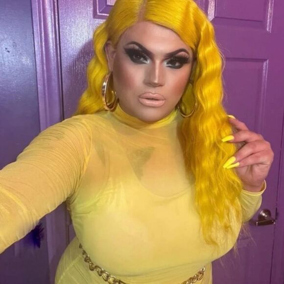 Y2K 90s Yellow Gold Filled Exaggerated Hoop Huggie Earrings - Picture 7 of 8